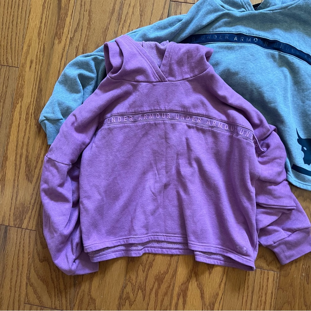 Lot of 2 Under Armour Cropped Gray and Purple/Pink Pullover Sweatshirts M L - Picture 2 of 7